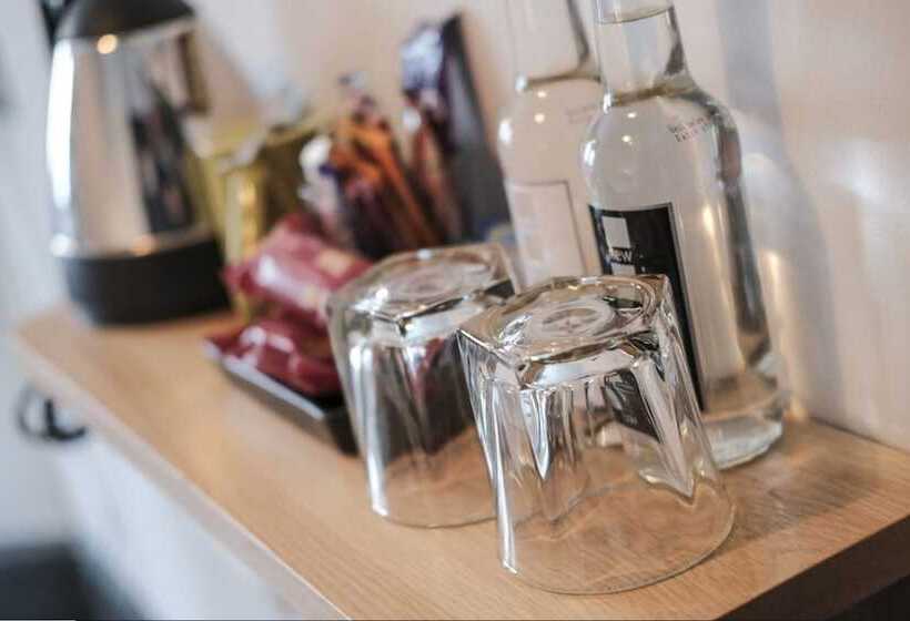 标准单人间, The Wellington