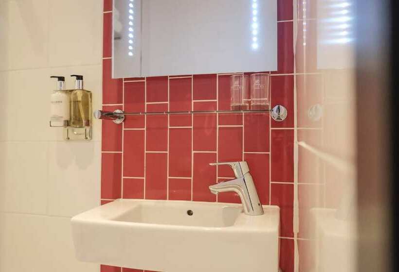 标准单人间, The Wellington