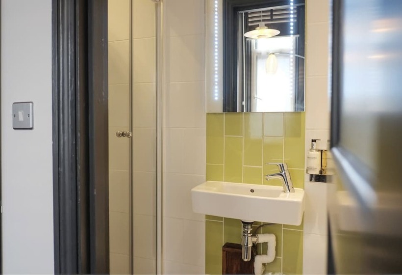 Quarto Estandar, The Wellington