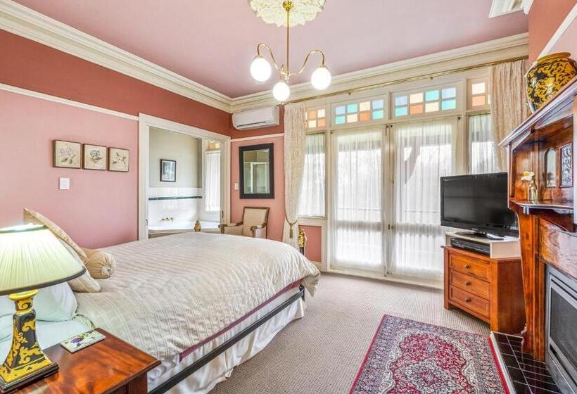 חדר סטנדרט עם ג'קוזי, Bethany Manor B&b, Call Us For Cheapest Rates