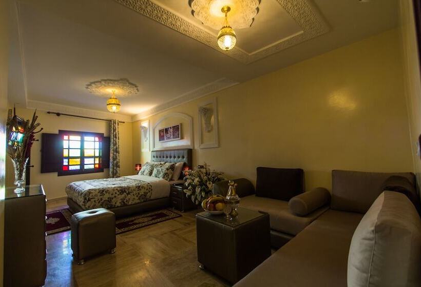 سوییت لوکس, Blue Sky Hôtel
