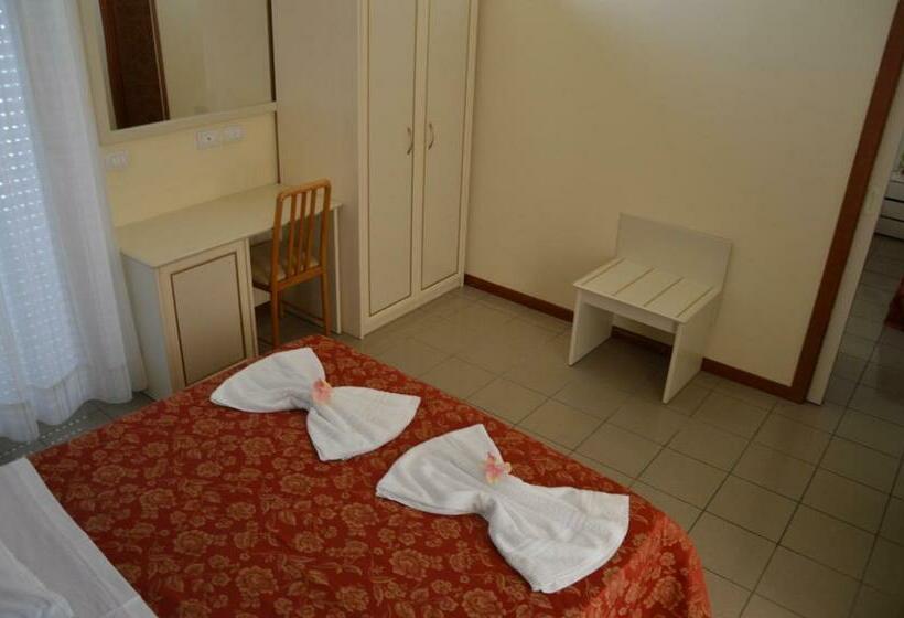 수피리어 패밀리 룸, Carolin