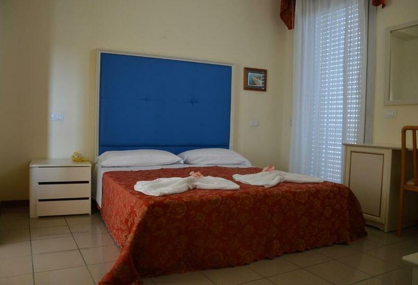 수피리어 패밀리 룸, Carolin