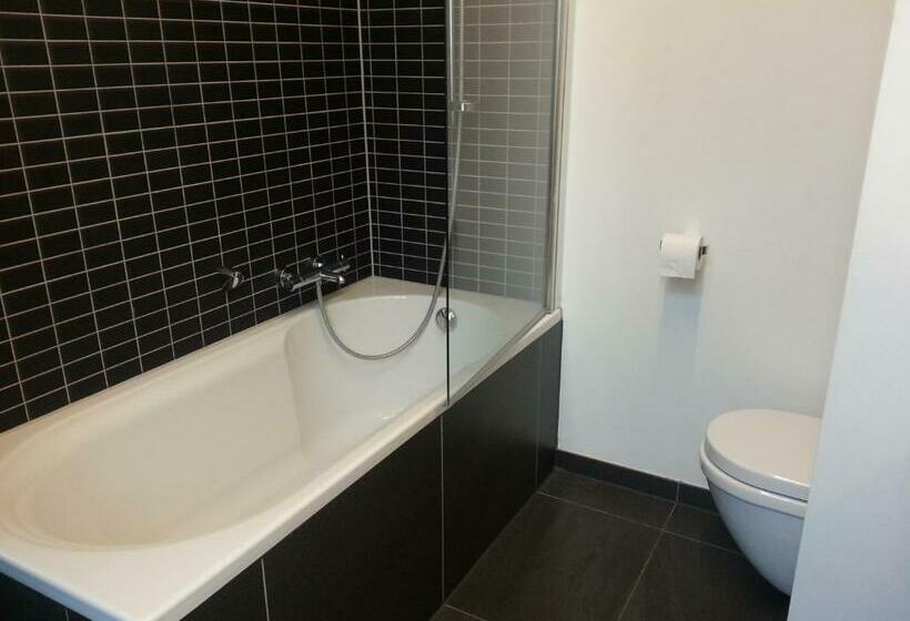 جناح ديلوكس, De Boskar Peer