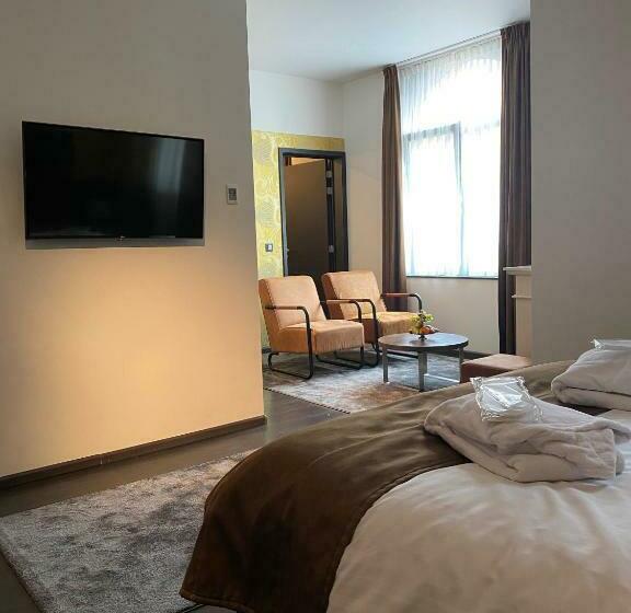 جناح ديلوكس, De Boskar Peer