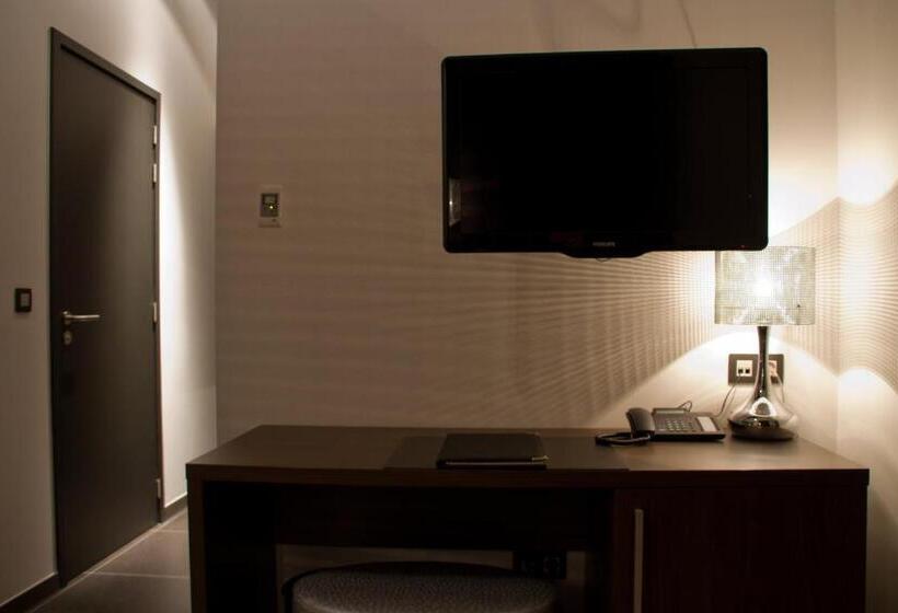 جناح جونيور, De Boskar Peer