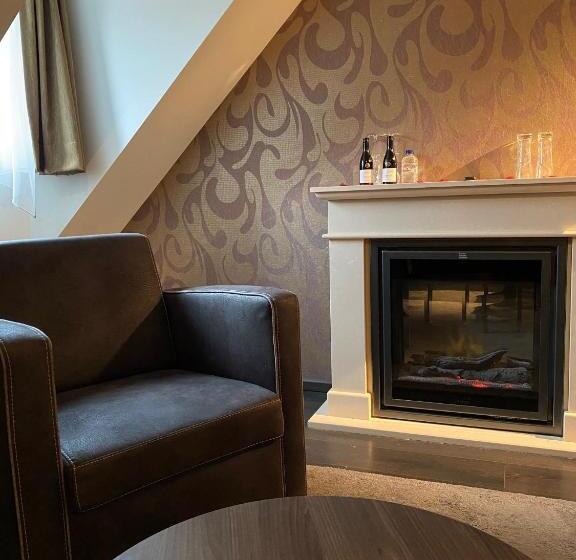 جناح جونيور, De Boskar Peer