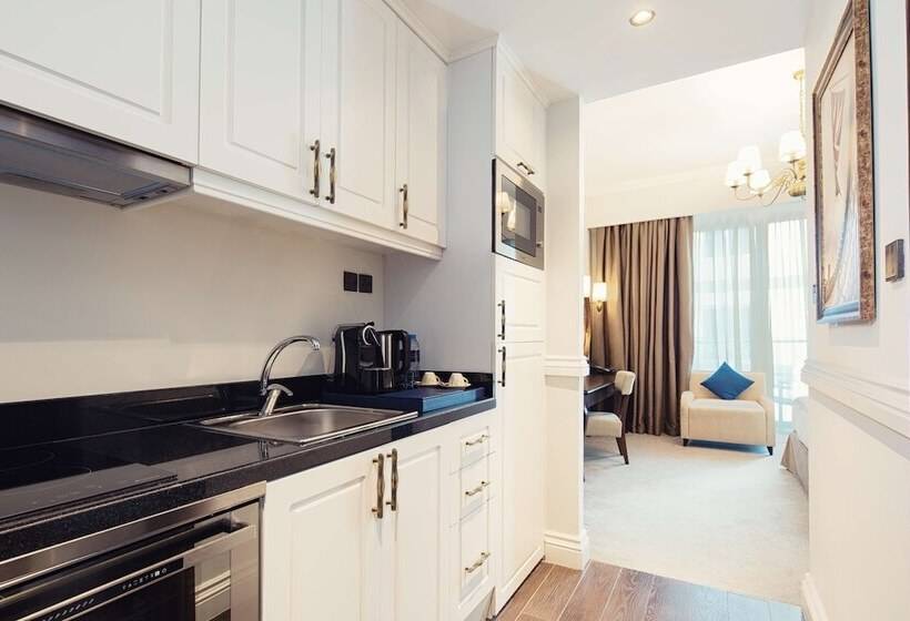 استودیوی لوکس, Dukes The Palm Dubai