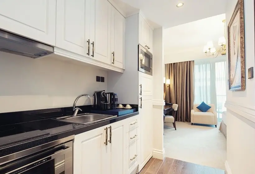 استودیوی لوکس, Dukes The Palm Dubai