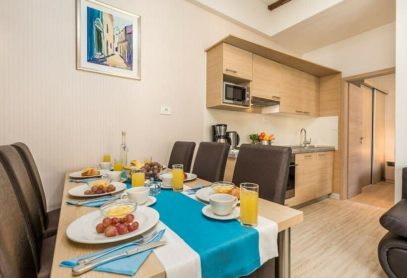 침실 2개 주택, Lando Resort