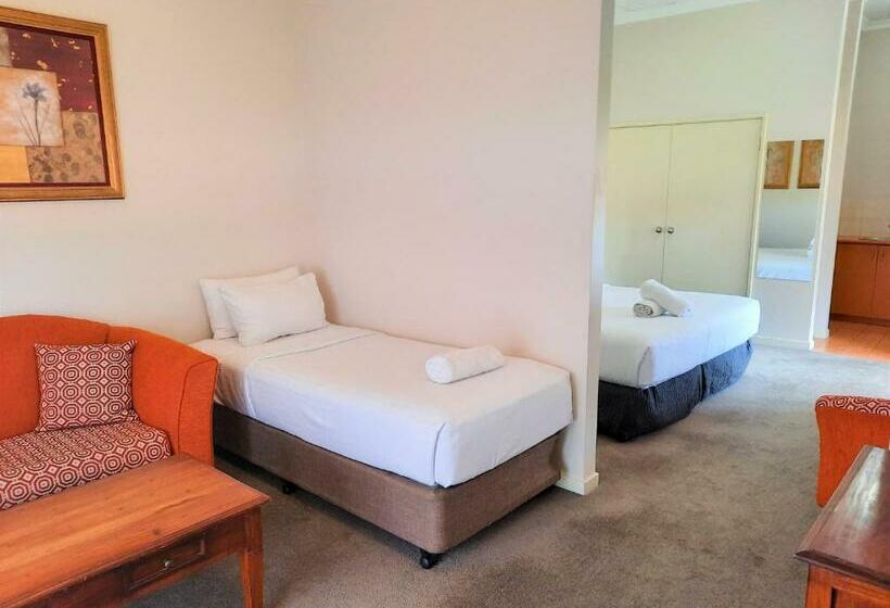 חדר סטנדרט לשלושה, Higgins Lane Motel