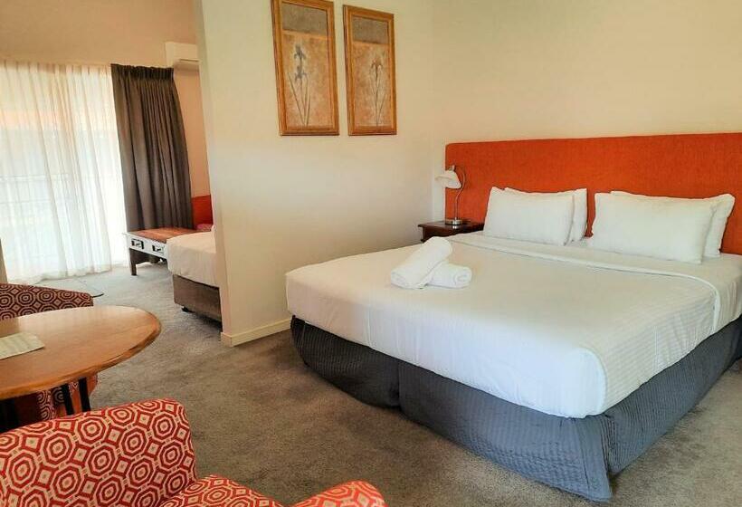 חדר סטנדרט לשלושה, Higgins Lane Motel