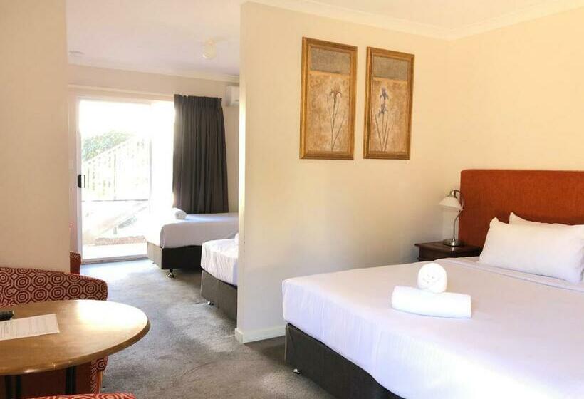 חדר משפחתי, Higgins Lane Motel