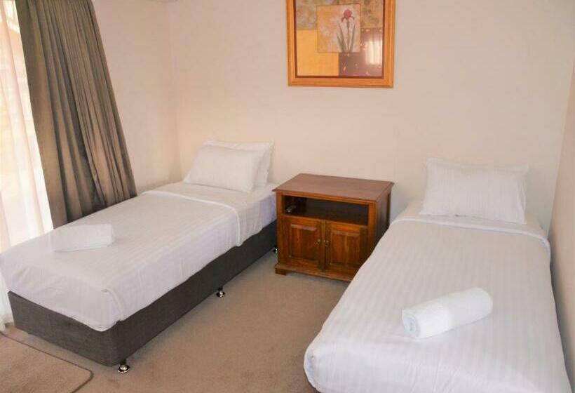 חדר משפחתי, Higgins Lane Motel