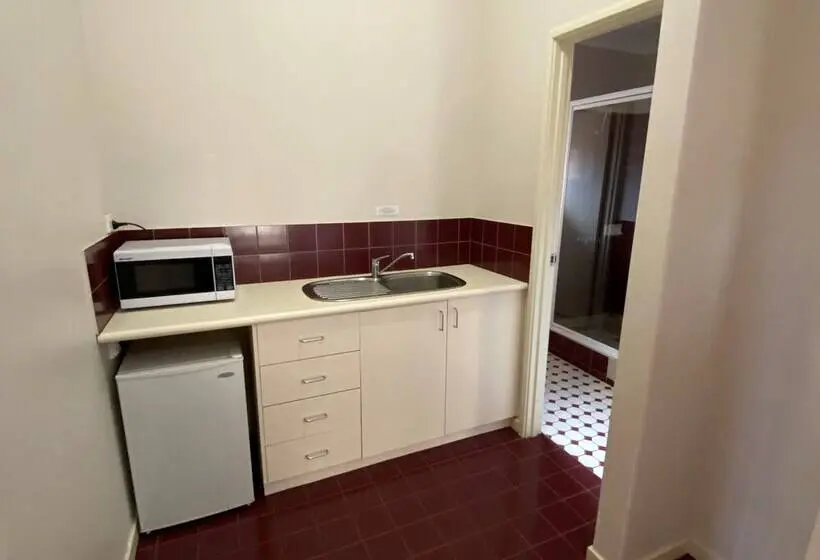 Standard Kolmen Hengen Huone, Higgins Lane Motel