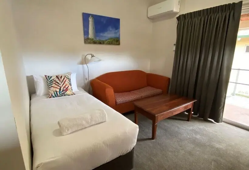 Standard Kolmen Hengen Huone, Higgins Lane Motel
