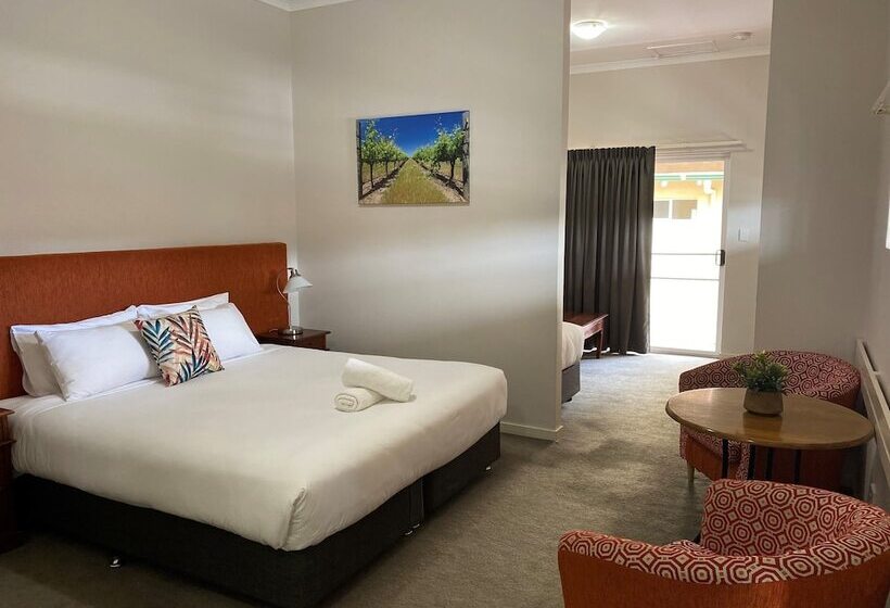 חדר סטנדרט לשלושה, Higgins Lane Motel