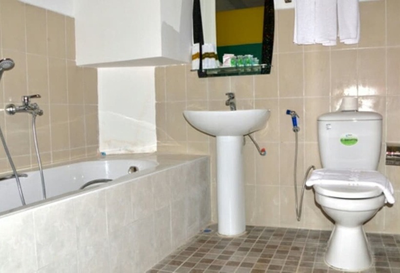 اتاق سوپریور, Myat Nan Taw