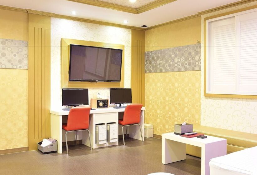 Трехместный Номер Deluxe, Vovtel