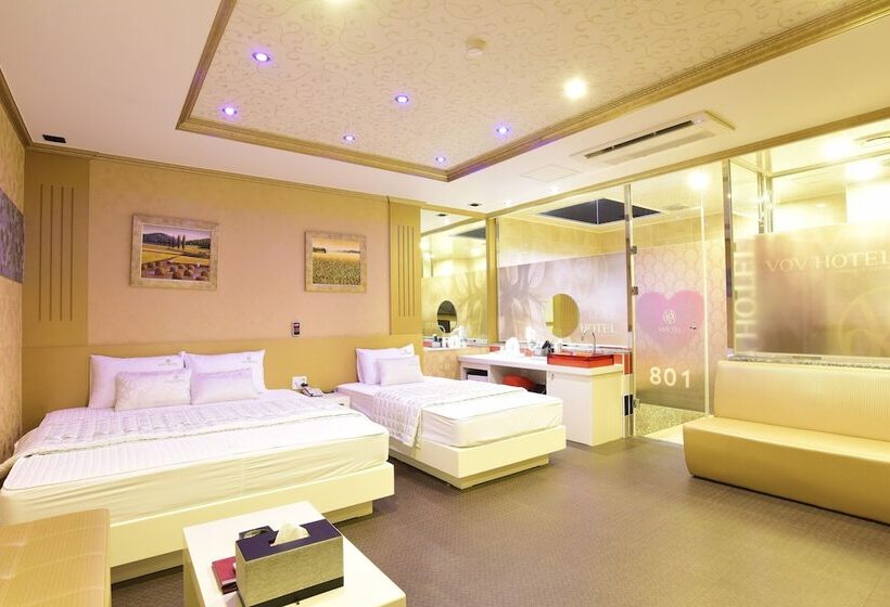 اتاق لوکس سه تخته, Vovtel