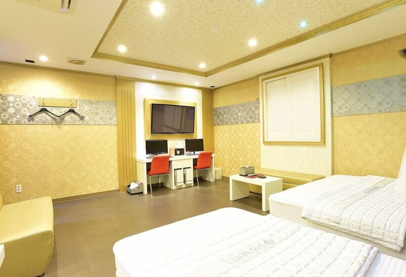 اتاق لوکس سه تخته, Vovtel