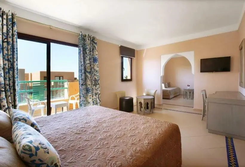 اتاق خانوادگی, Valeria Madina Club All Inclusive