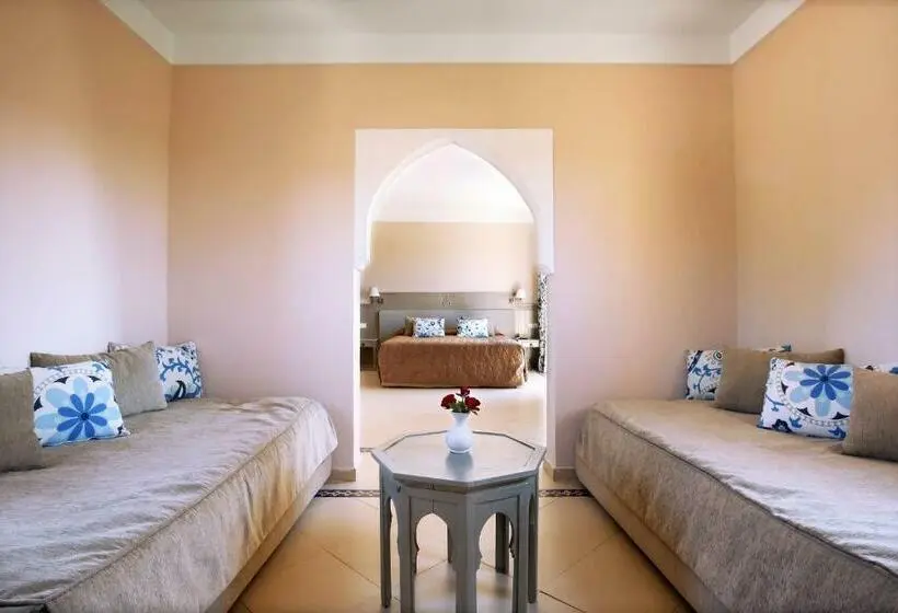 اتاق خانوادگی, Valeria Madina Club All Inclusive