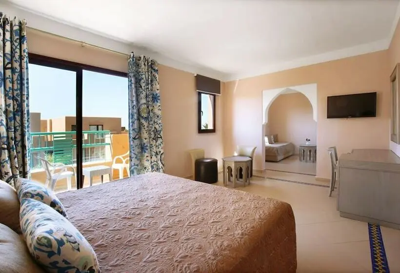 اتاق خانوادگی, Valeria Madina Club All Inclusive