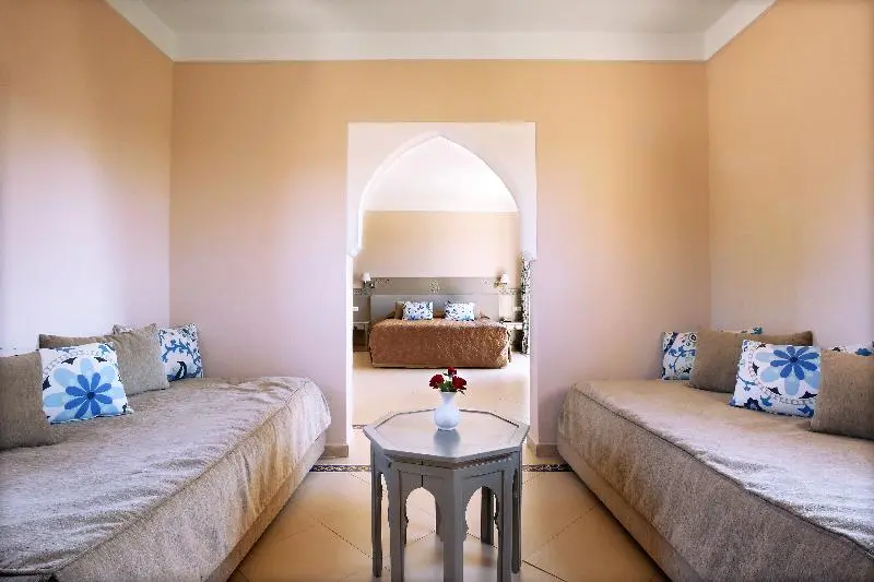 اتاق خانوادگی, Valeria Madina Club All Inclusive
