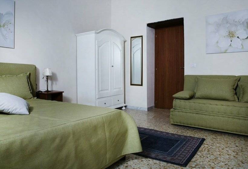 اتاق استاندارد سه نفره, B&b Rochel