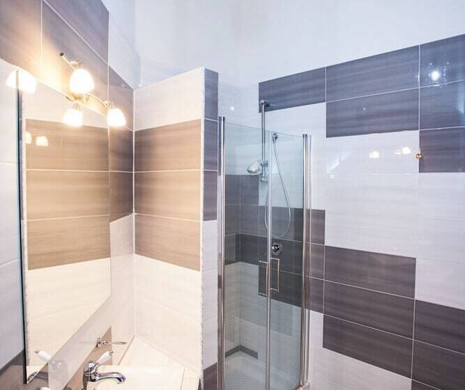 اتاق استاندارد سه نفره, B&b Rochel