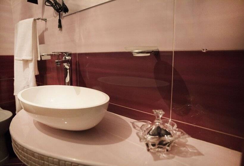 اتاق استاندارد سه نفره, B&b Rochel