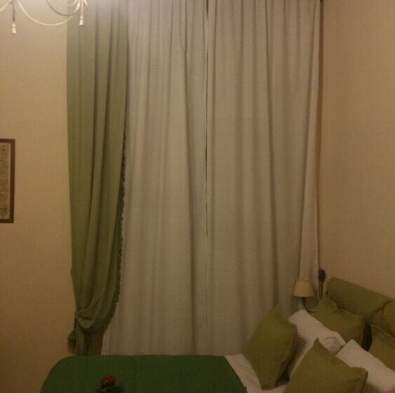 اتاق استاندارد سه نفره, B&b Rochel