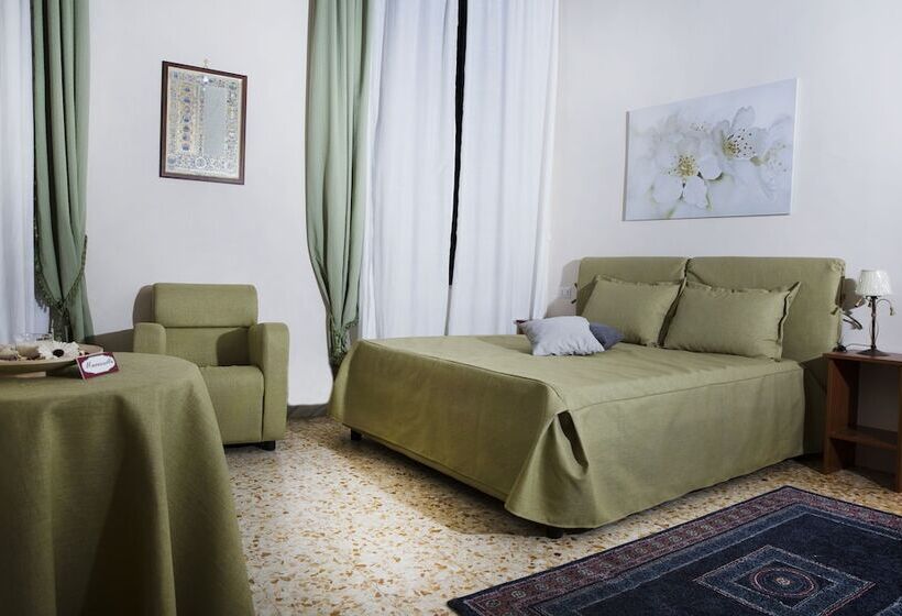 اتاق استاندارد سه نفره, B&b Rochel