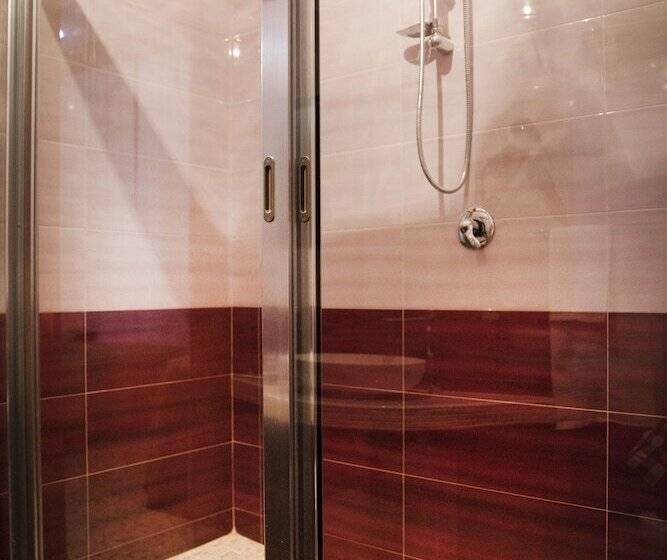 اتاق استاندارد سه نفره, B&b Rochel