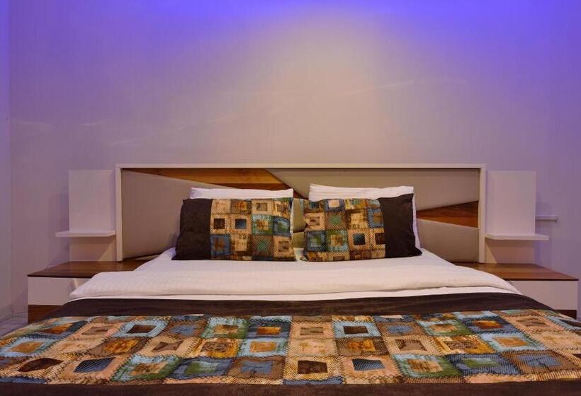 اتاق استاندارد سه نفره, Formback Thermal Suit & Apart