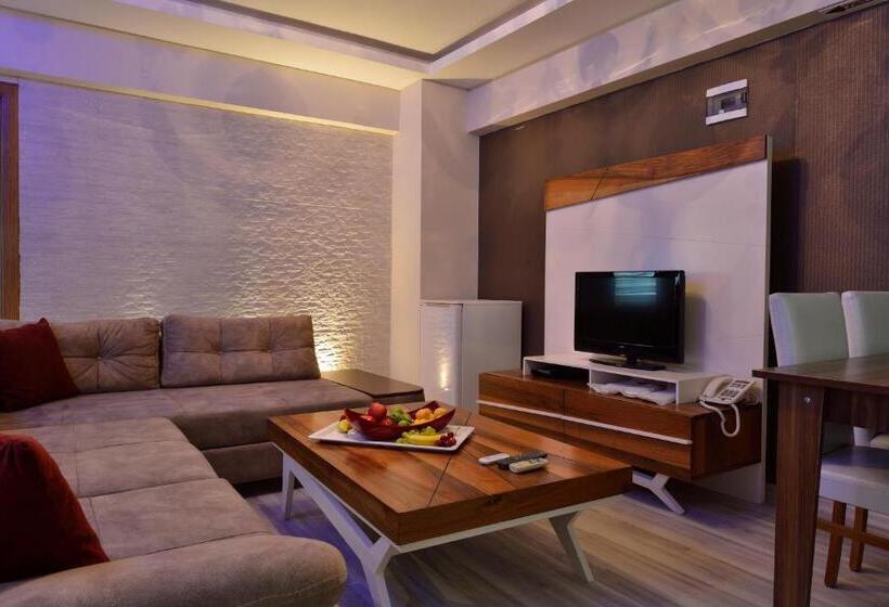 اتاق استاندارد سه نفره, Formback Thermal Suit & Apart