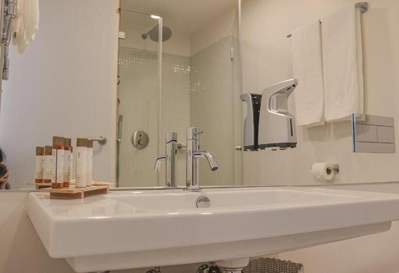 اتاق سوپریور, Burgus Tribute & Design