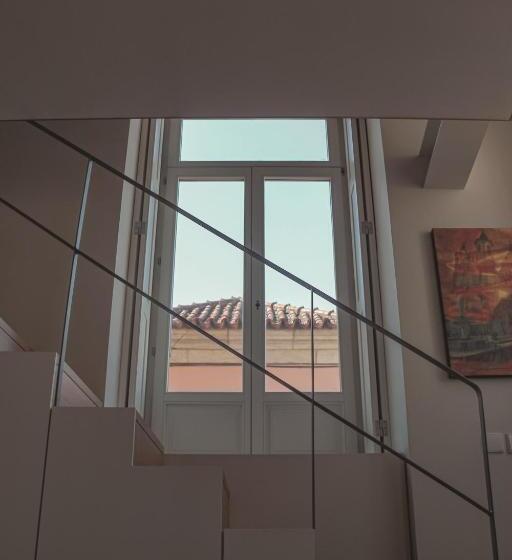 سوییت دوبلکس, Burgus Tribute & Design