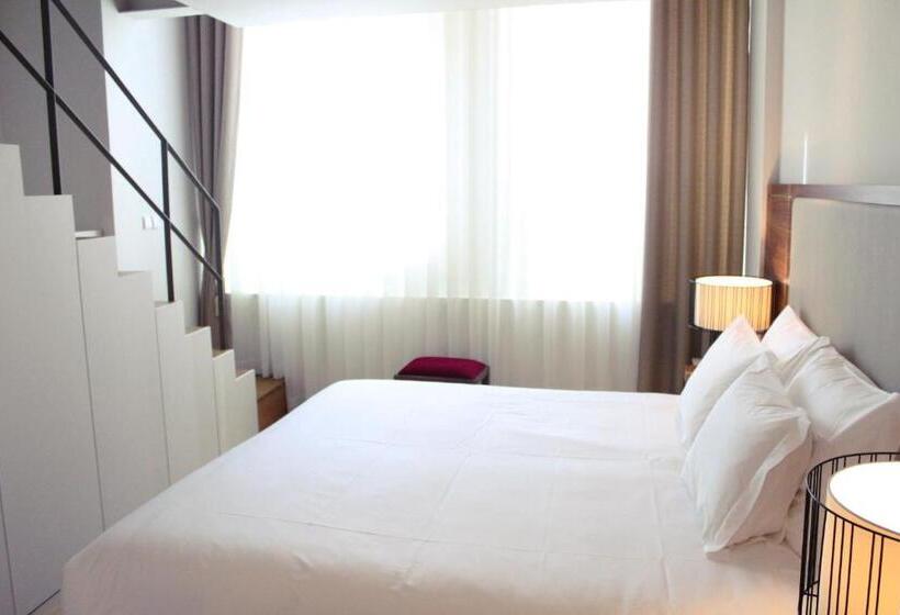 سوییت دوبلکس, Burgus Tribute & Design