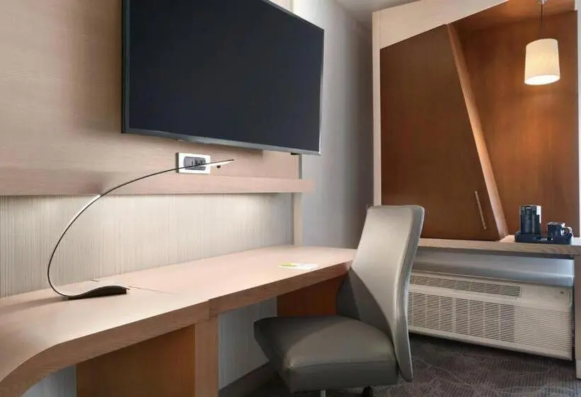 スタンダードスタジオ, Courtyard By Marriott Toronto Mississauga/west