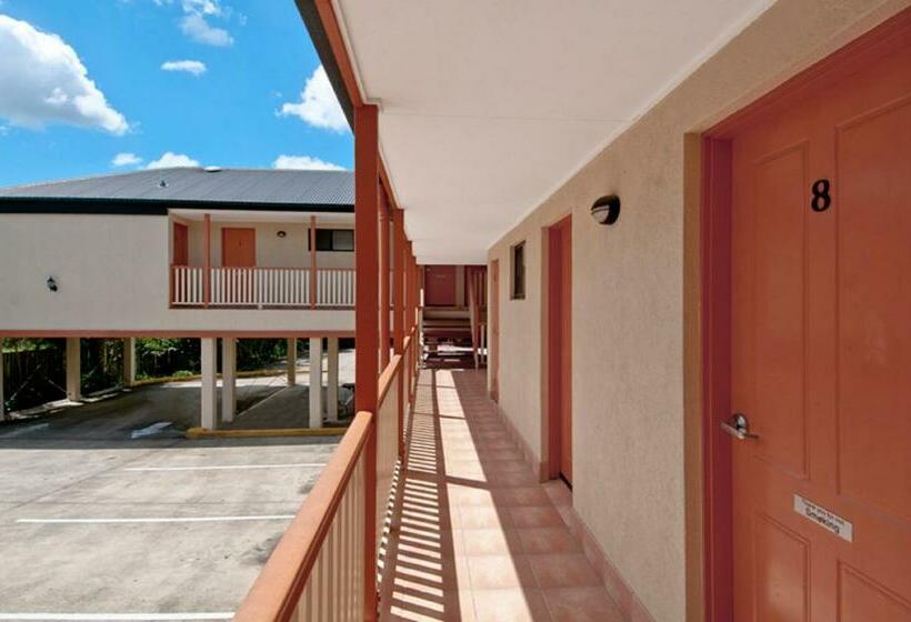 Семейный Номер, Econo Lodge Waterford