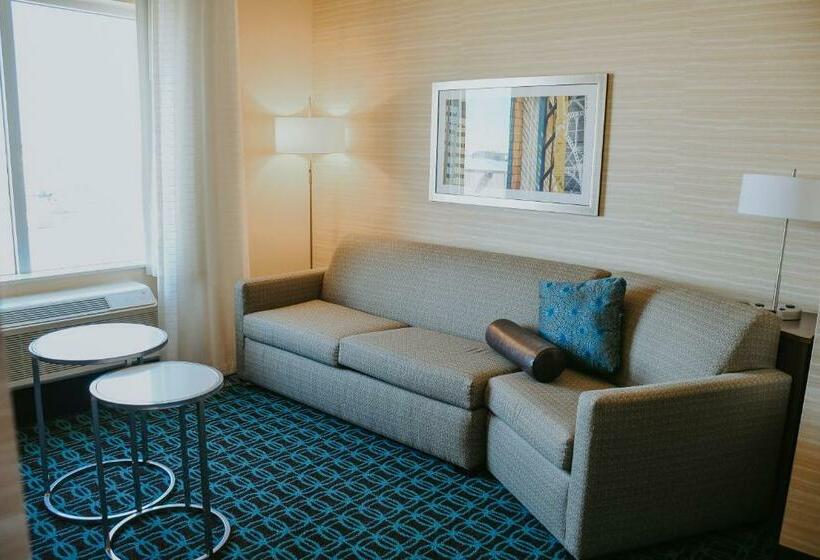 מיטת קינג בסוויטה, Fairfield Inn & Suites By Marriott Lincoln Airport