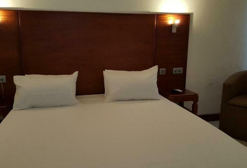 اتاق اجرایی, Golden Gate