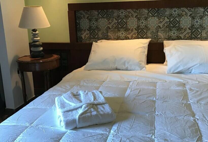 جناح جونيور ذو إطلالة جانبية على البحر, Gq Hotel And Club