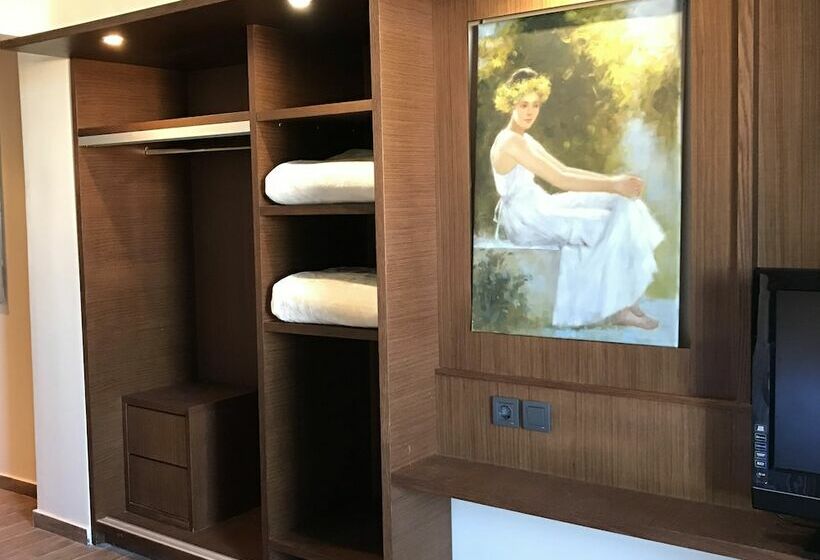 جناح جونيور ذو إطلالة جانبية على البحر, Gq Hotel And Club