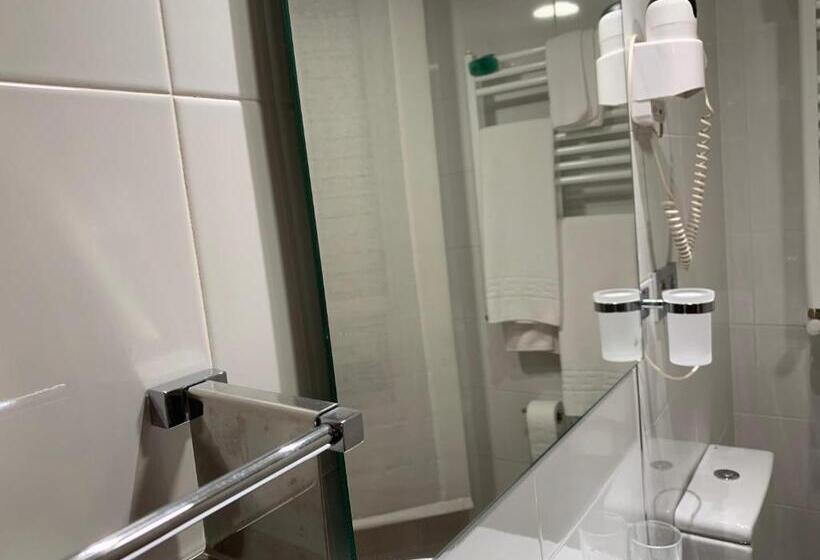 스탠다드 싱글 룸, Herreros