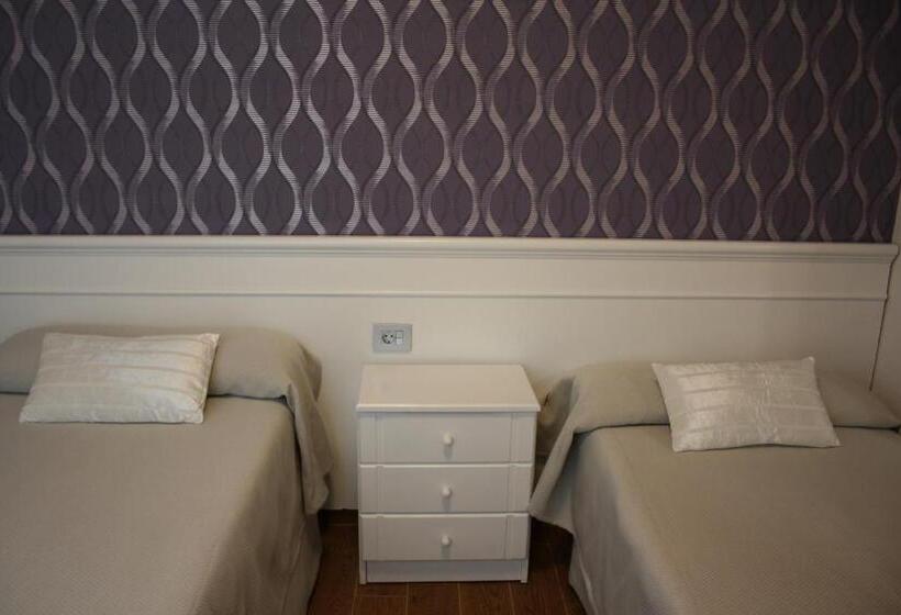 스탠다드 싱글 룸, Herreros