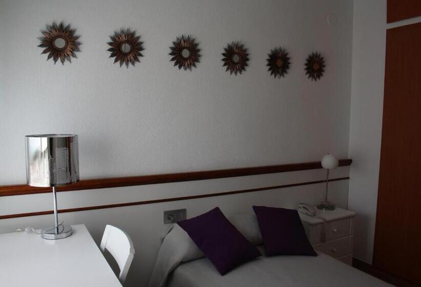 스탠다드 싱글 룸, Herreros