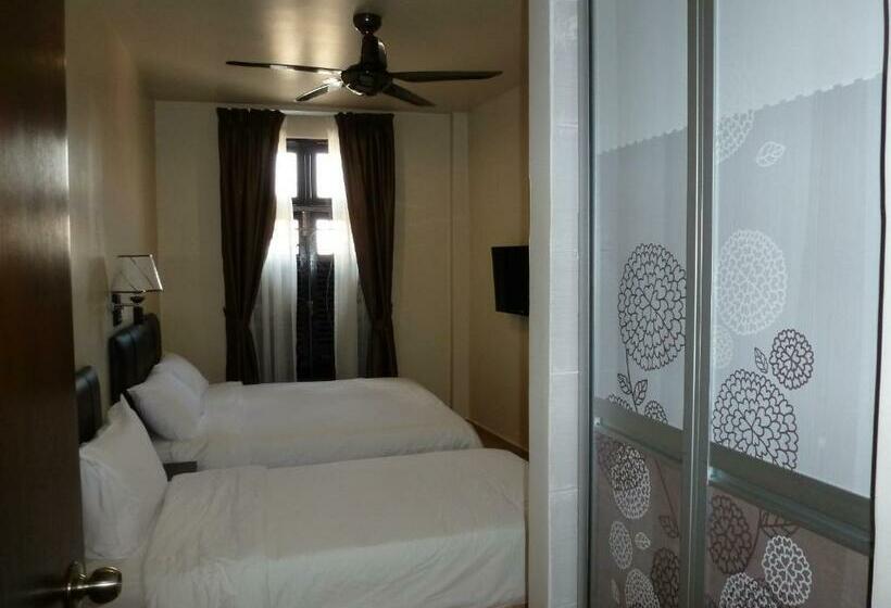 Quarto Triplo Standart, Hong At Jonker Street